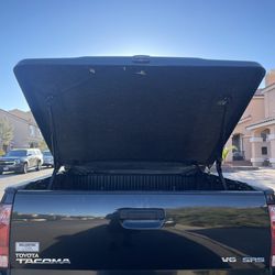 Tacoma Hydraulic Tonneau Bed Lift Cover Leer 700