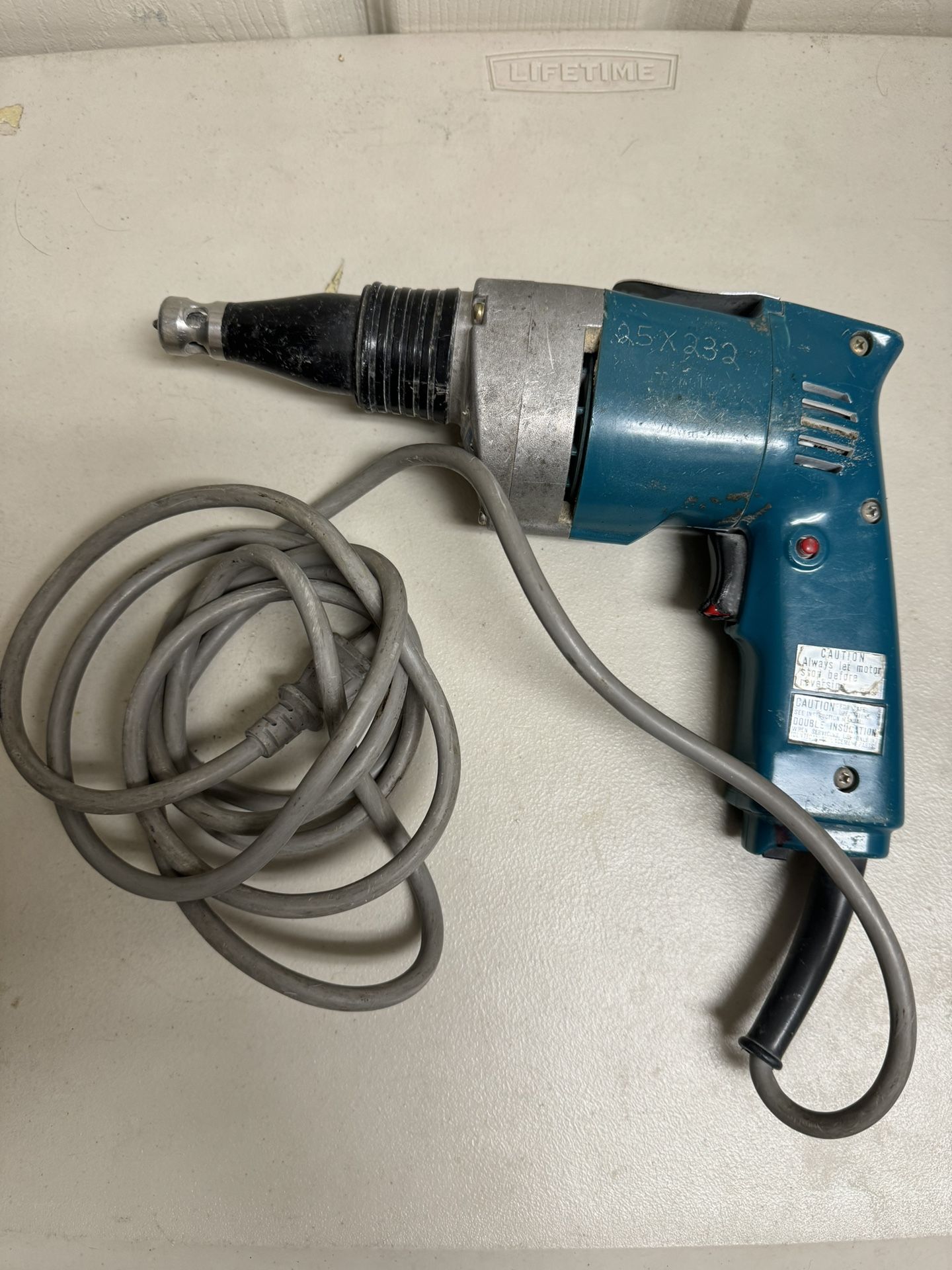 Drywall screwdriver, Electric Makita