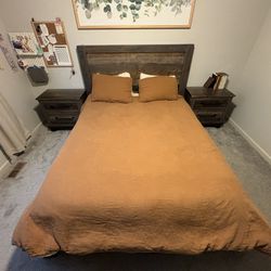 4 Piece Wood Queen Bedroom Set