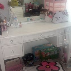 Desk With Vanity Style Mirror