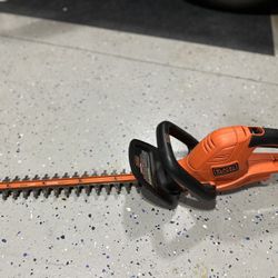 BLACK+DECKER Hedge Trimmer, 22-Inch, BEHT350FF