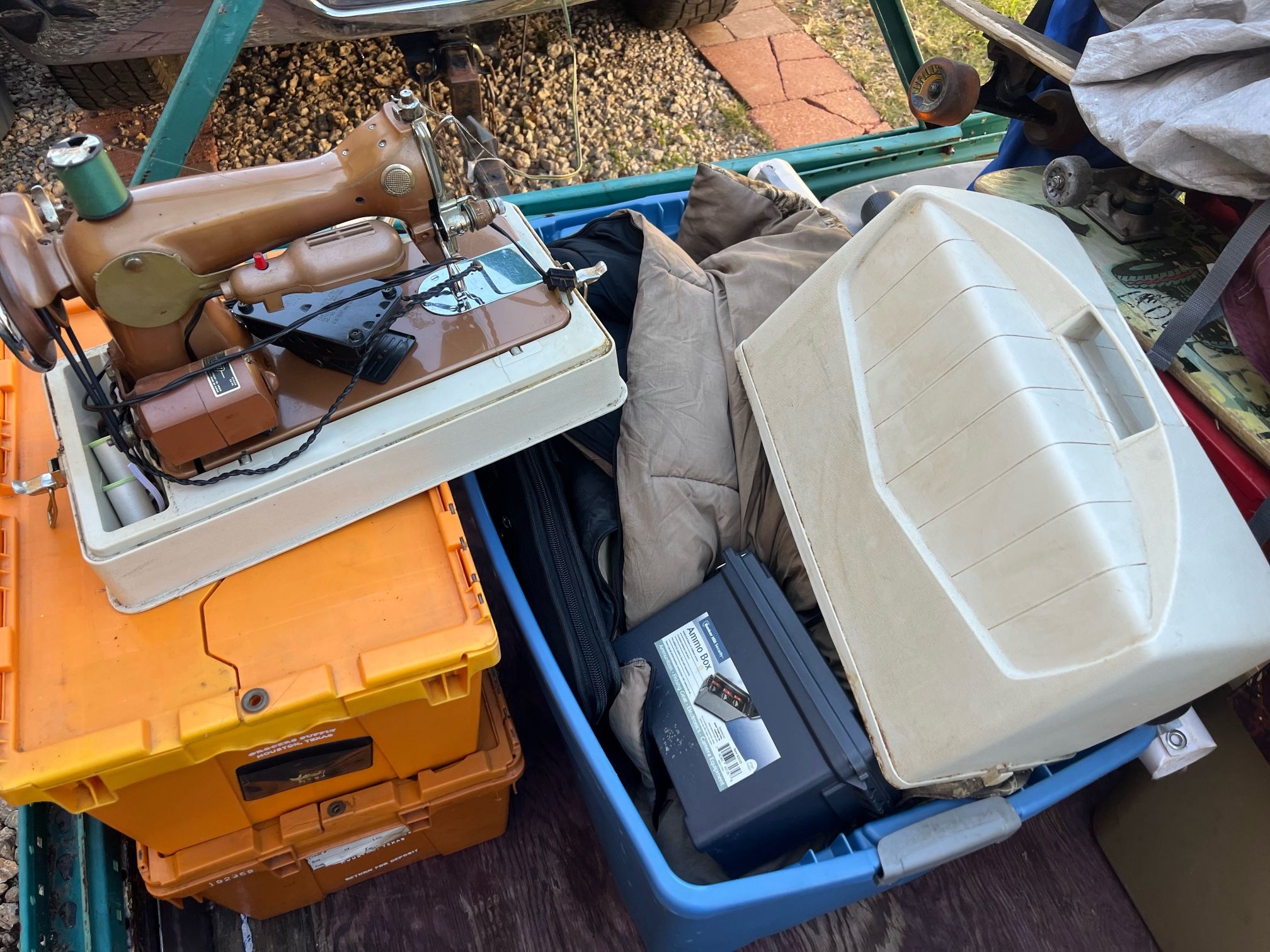 Vintage Deluxe Good Housekeeper Sewing Machine