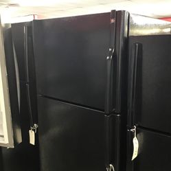GE 18 Cu Ft Top And Bottom Fridge. 1 Year Warranty 