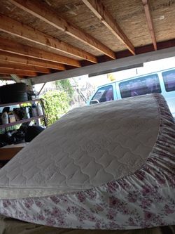 quen matres semi new in great condition