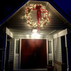 4 Foot Lighted  Christmas Wreath  