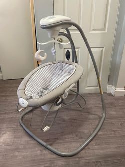 This is a Graco DuetConnect Deluxe Multi-Direction Baby Swing and Bouncer in grey and white
