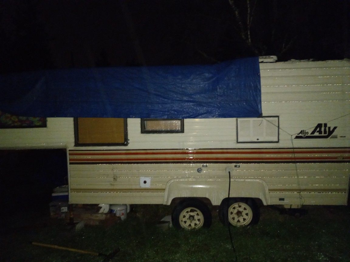89 Alyo Skyline 18ft Fifth Wheel