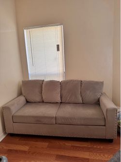 Vendo juego de sillones en buen estado/Selling a sofa set in good condition.