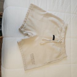 Essentials Shorts 