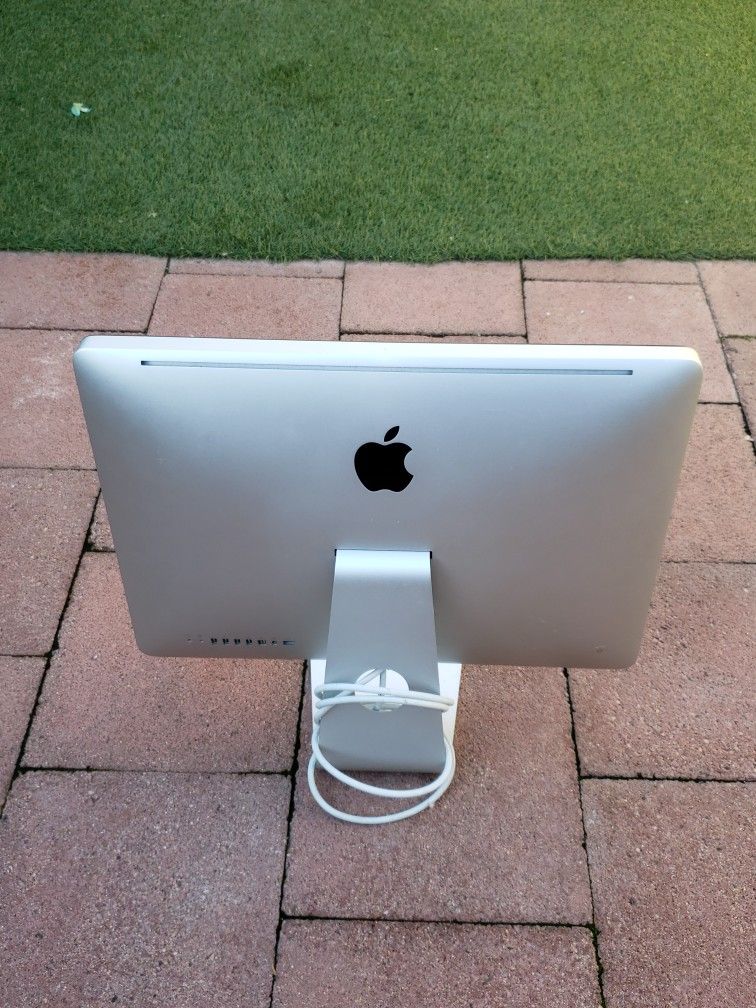 APPLE iMAC (NO VIDEO) TURNS ON (CHIMES OK)
