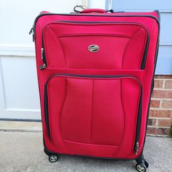 American Tourister 28" Softside Spinner Luggage