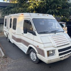 1985 Winnebago Lesharo 4 Cylinder Rv