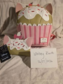 NWT Loungefly Disney Aristocats Marie Cupcake BP and Wallet