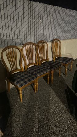 Free set of chairs pick up asap