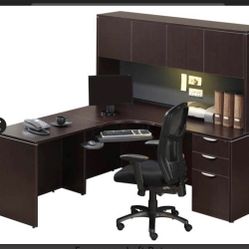 Corner Desk W/hutch