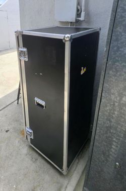 Lightweight case on wheels