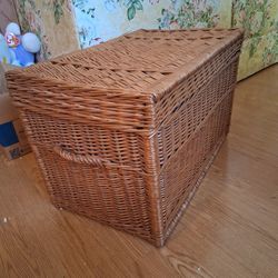 Wicker Hinged Storage Box Basket App 16x26 Great Condition Home Decor