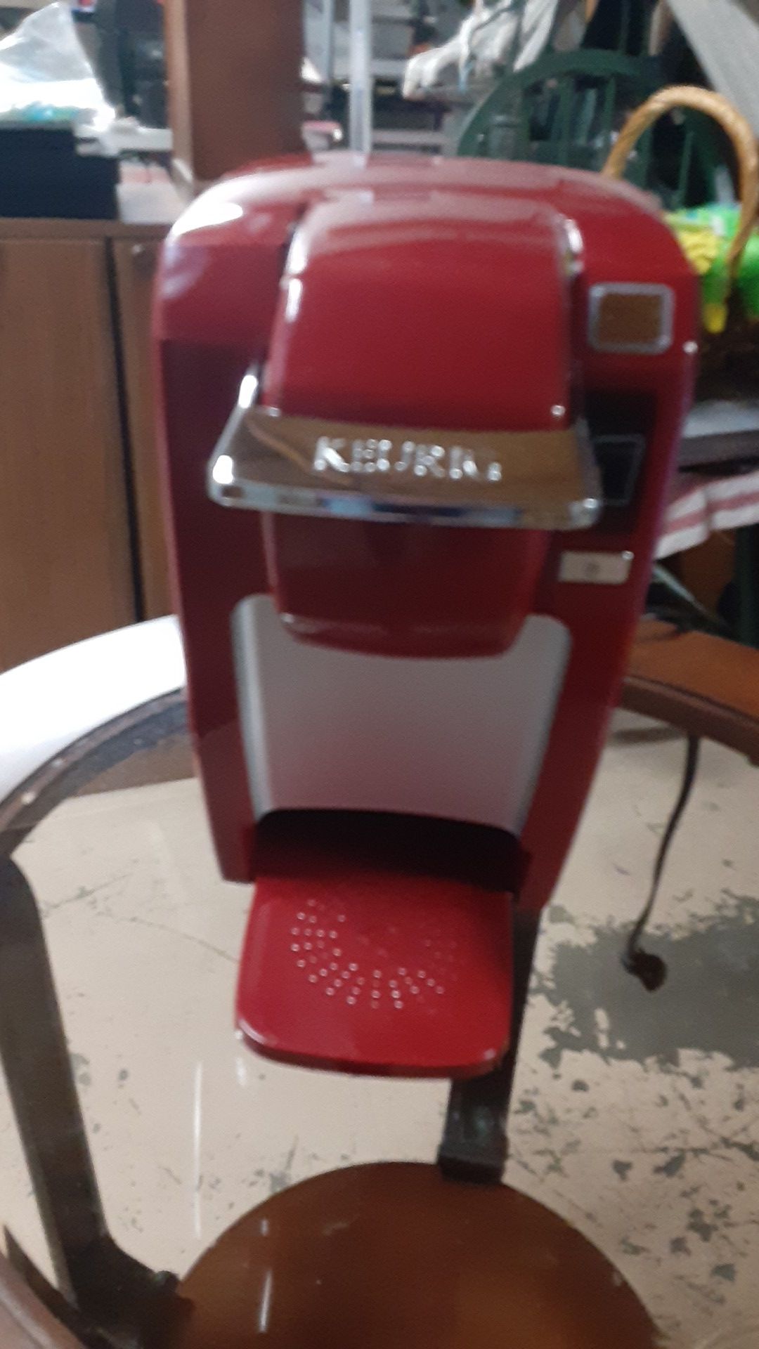 KEURIG COFFEE MAKER