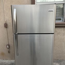 3 MONTHS WARRANTY  30x30x66 FRIGIDAIRE REFRIGERATOR SILVER 18CU FT
