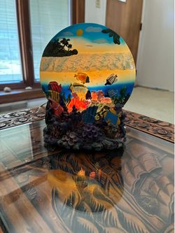 Night Light Lamp with Tropical Fish Aquarium Marine Life  7”tall x 6”wide (plugs in outlet)