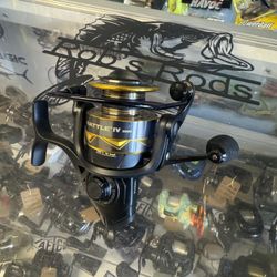 New Penn Battle IV 3000 Salt Water And Fresh Water Spinning Fishing Reel. 