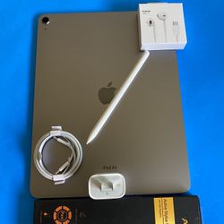  Apple IPad Air 13” (Liquid Retina Display / M2 chip / 2024  model) 128GB with Pen, keyboard & Accessories