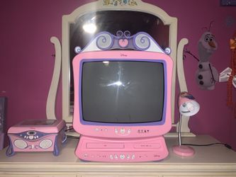 old Disney set in very good condition everything works 100% I also have a variety of cassette and DVD movies for children all in good condition