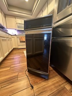 Whirlpool Trash compactor