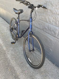 LIKE NEW : GIANT BIKE : LARGE : HIGH QUALITY