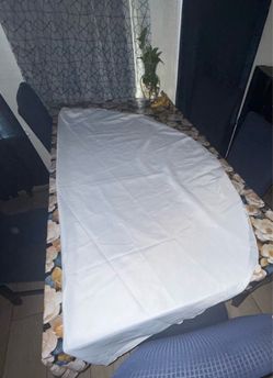 White round table cloths