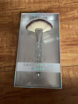 Confetti Fan Makeup Brush