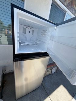 New small apartment refrigerator
