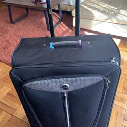 Big Soft Shell 4-wheeler Suitcase Expandable P/up Sheepshead Bay Brooklyn NY 