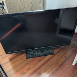 32" Insignia LED TV