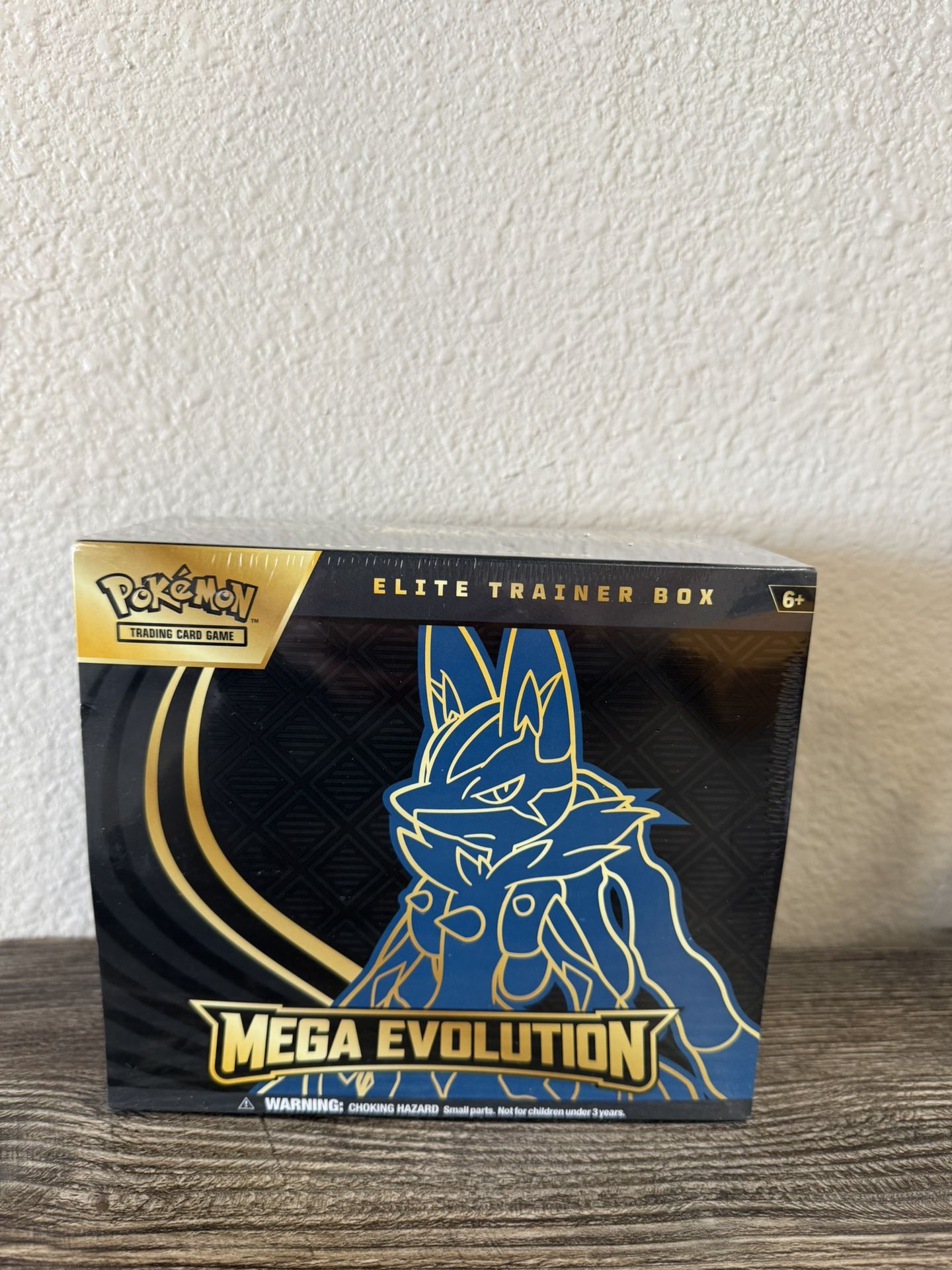 Pokemon Mega Evolution Lucario ETB