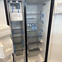 Side By Side Whirlpool Fridge Freezer Refrigerator 599$