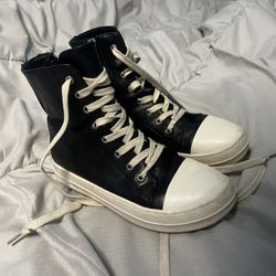 High Top Sneakers Lace Up Canvas Shoes with Zipper Comfort Platform Walking Shoes in Black and White