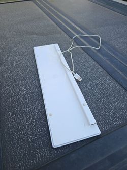 Apple Aluminum Wired USB Keyboard w/ Numeric Keypad