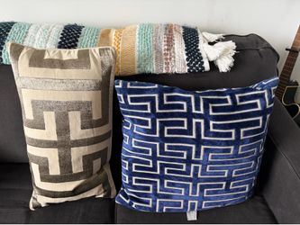 Blue and gold pillow set
