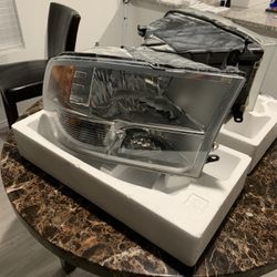 2012 Dodge Ram headlights 