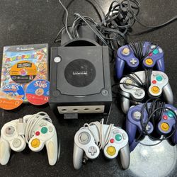 GameCube With 5 Controllers And Games 
