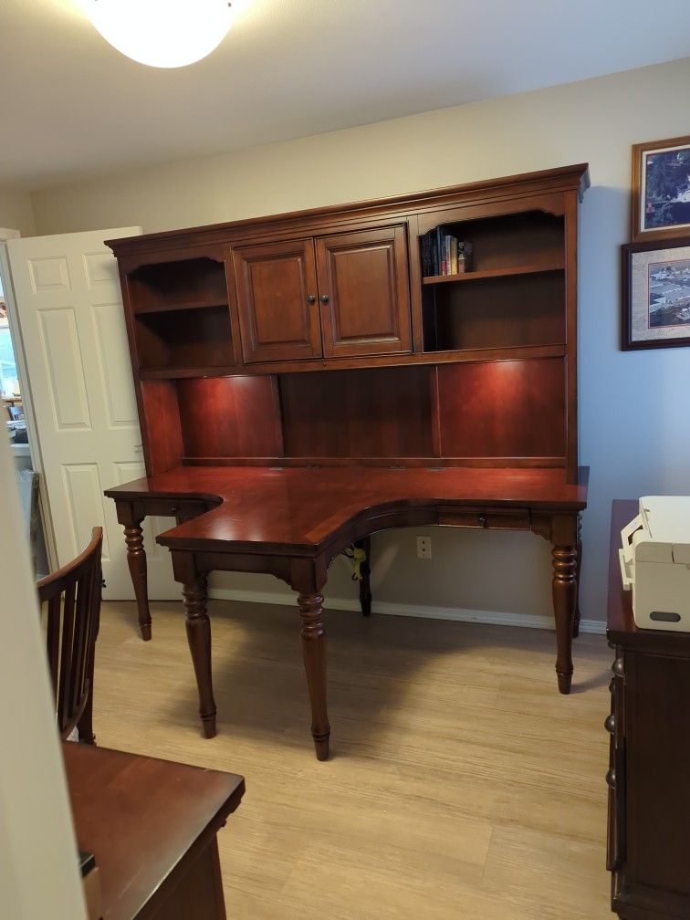 Desk Beautiful Wood Modular Desk.  $500.00