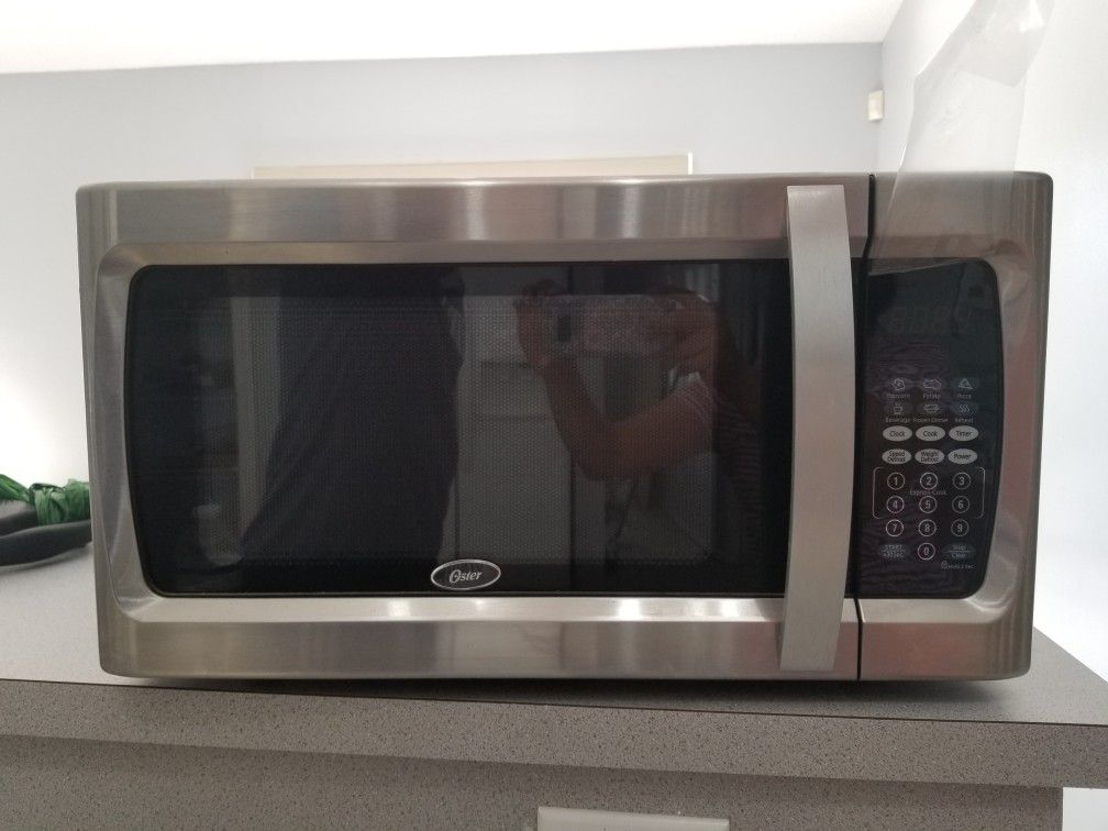 Countertop Oster Microwave