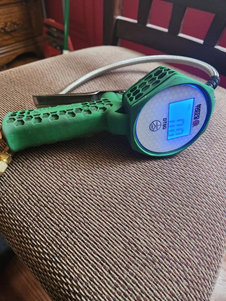 Matco Tire Inflator, Green W/New Hose
