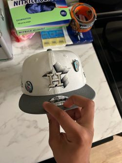 Snap back hat