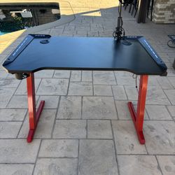 GAMING DESK/PC DESK