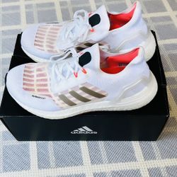 Women’s Adidas UltraBoost Tennis Shoes!! (Size: 7)