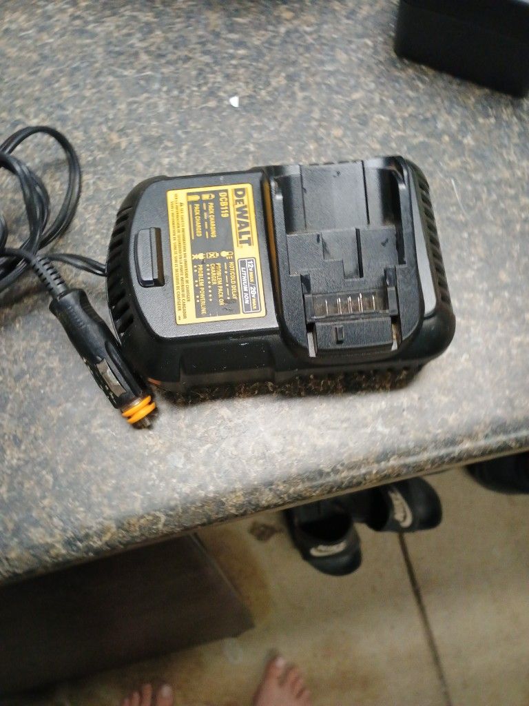 DeWalt 20/12 Volt Car Charger