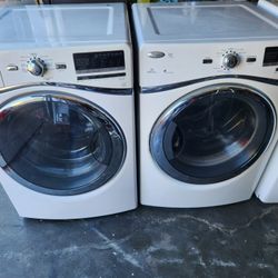 A pair of gas washing machines are in good condition, with a 3-month Whirlpool warranty.