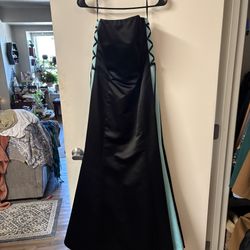 Jessica McClintock gown with tool